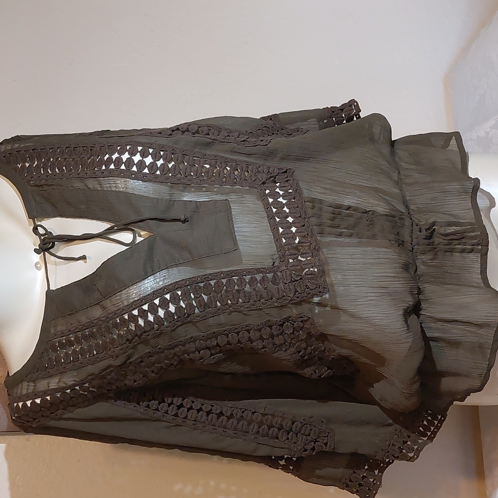DANIEL RAINN 3/4 sleeve, olive green blouse. Size M. Pre-owned. EUC